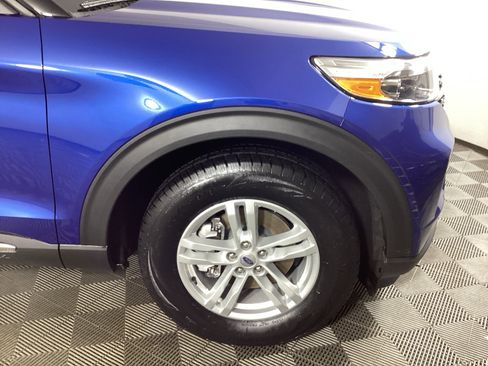 Used 2022 Ford Explorer XLT w/ Equipment Group 202A AWD/4WD image 7