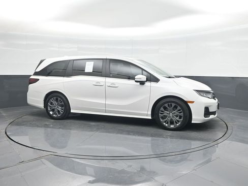 Used 2025 Honda Odyssey Touring image 11