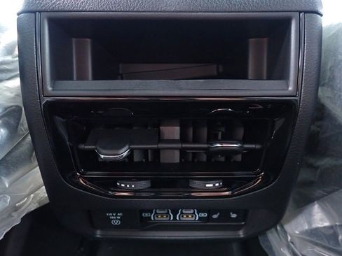 New 2025 Jeep Grand Cherokee Limited w/ Black Appearance Package image 14