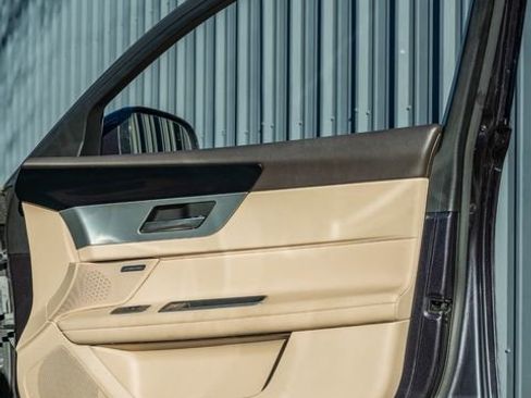 Used 2016 Jaguar XF Premium image 45