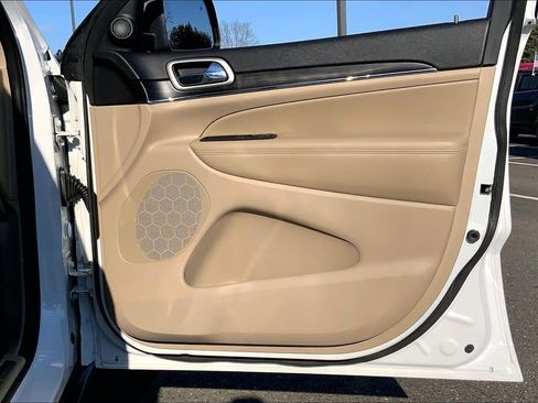 Used 2021 Jeep Grand Cherokee Limited image 21