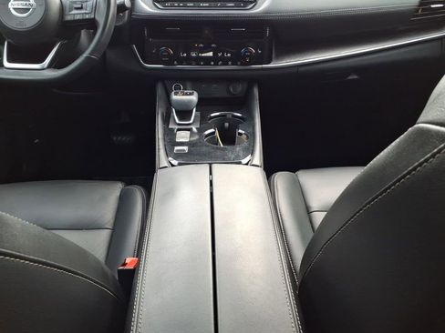 Used 2021 Nissan Rogue SL FWD image 11