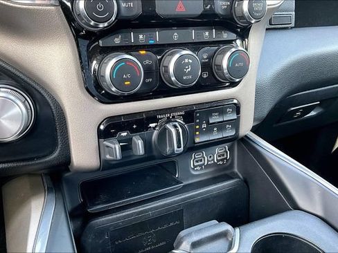 Used 2021 RAM 1500 Laramie AWD/4WD image 16