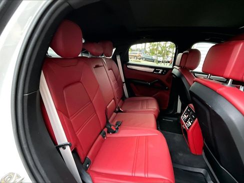 Used 2023 Porsche Cayenne Platinum Edition image 27