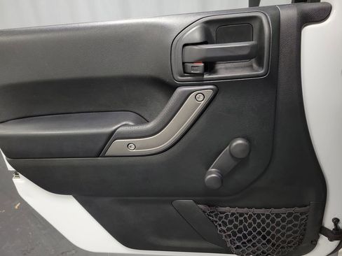 Used 2018 Jeep Wrangler Unlimited Sport w/ Connectivity Group image 20