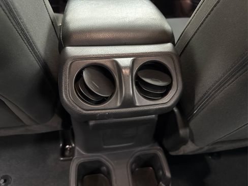 Used 2022 Jeep Wrangler Unlimited Sport image 30