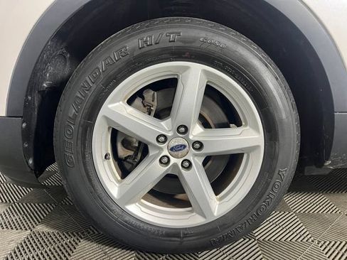 Used 2016 Ford Explorer XLT w/ Equipment Group 202A AWD/4WD image 27
