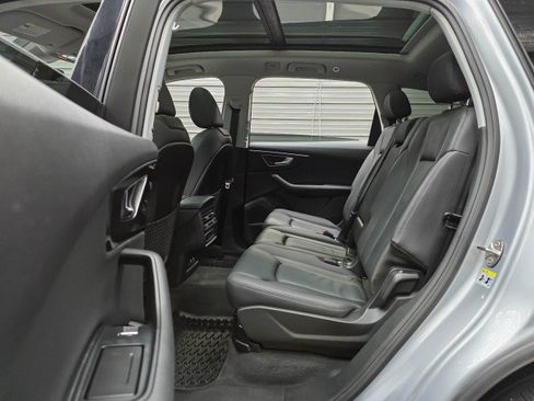 Used 2021 Audi Q7 3.0T Premium Plus w/ Premium Plus Package AWD/4WD image 15