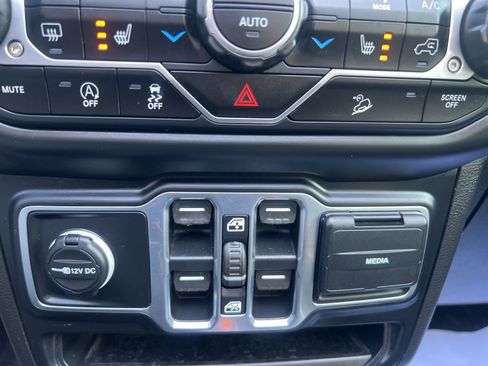 Used 2020 Jeep Wrangler Unlimited Sahara AWD/4WD image 40