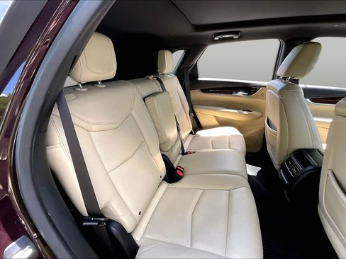 Used 2017 Cadillac XT5 Luxury w/ Driver Awareness Package FWD image 21