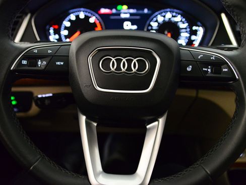 Used 2023 Audi Q5 Premium w/ Convenience Package image 15