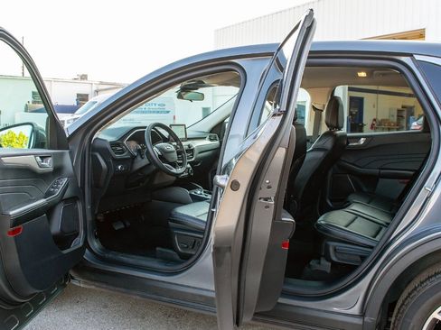 Used 2022 Ford Escape SEL image 9