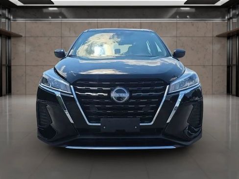 Used 2024 Nissan Kicks SV image 3