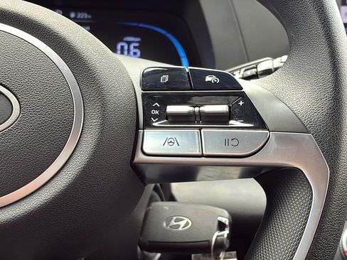 Used 2025 Hyundai Elantra SE FWD image 26