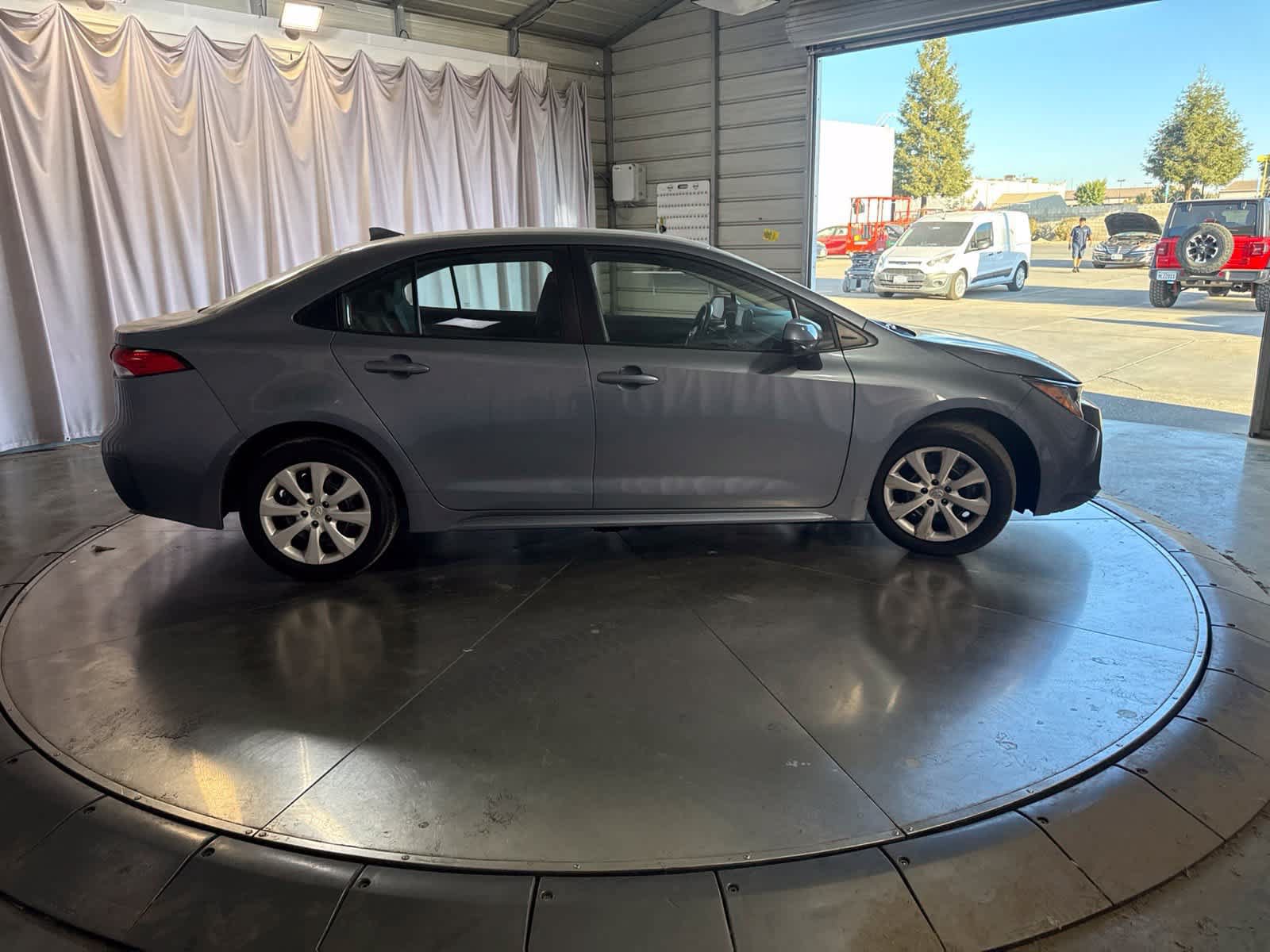 Used 2025 Toyota Corolla LE FWD image 4