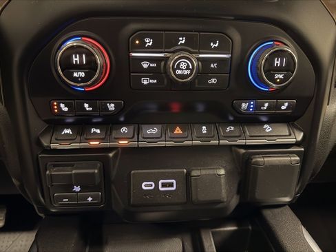 Certified 2019 Chevrolet Silverado 1500 High Country w/ Technology Package image 8