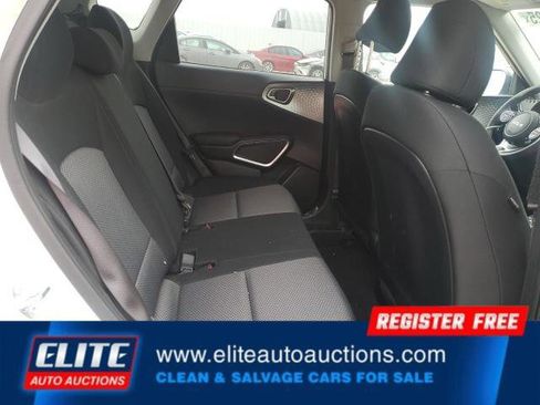 Used 2025 Kia Soul S image 22
