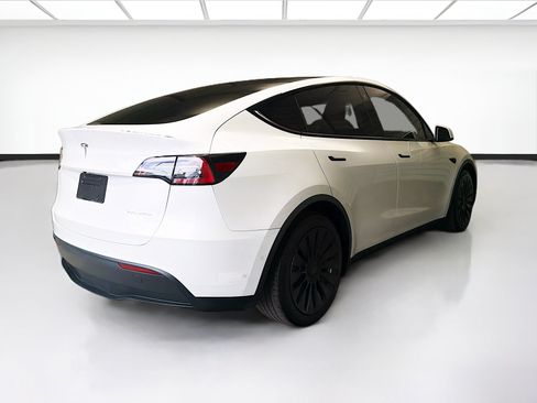 Used 2021 Tesla Model Y Long Range AWD/4WD image 4