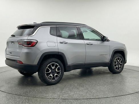 Used 2025 Jeep Compass Trailhawk AWD/4WD image 9