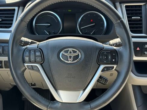 Certified 2019 Toyota Highlander XLE AWD/4WD image 26