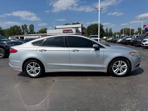 Used 2018 Ford Fusion SE FWD image 6