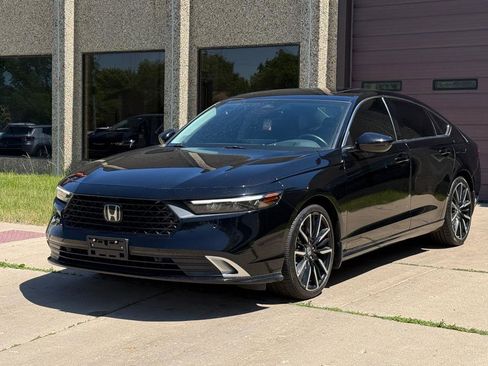 Used 2023 Honda Accord Touring image 3
