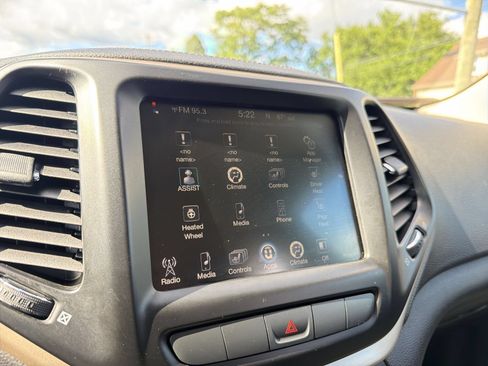Used 2014 Jeep Cherokee Latitude w/ Cold Weather Group AWD/4WD image 30