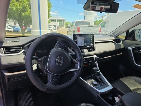 Used 2019 Toyota RAV4 Limited w/ Advanced Technology Package AWD/4WD image 19