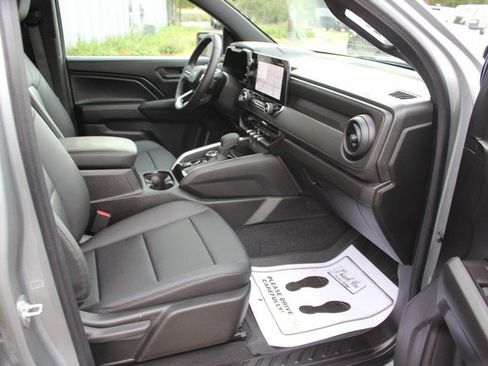 Used 2025 Chevrolet Colorado Trail Boss AWD/4WD image 17
