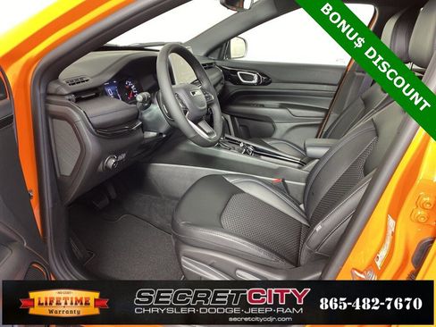 New 2026 Jeep Compass Latitude image 11