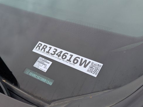 Used 2024 Chrysler Pacifica Select image 33