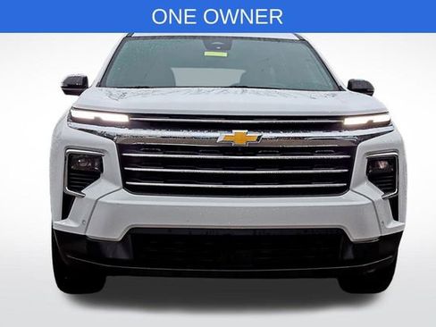 Used 2024 Chevrolet Traverse LT w/ Enhanced Driving Package image 3