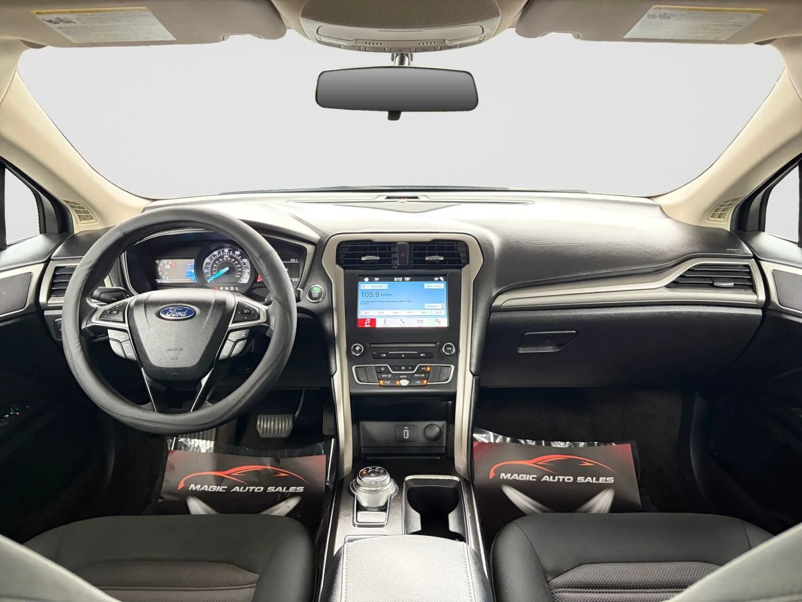 Used 2018 Ford Fusion SE w/ Fusion SE Technology Package FWD image 22