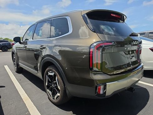 Used 2025 Kia Telluride EX w/ EX Captain's Chair Package FWD image 12