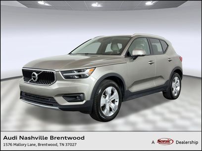 Used 2022 Volvo XC40 T5 Momentum w/ Premium Package