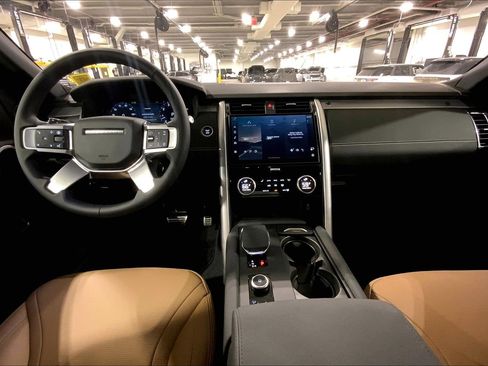 New 2026 Land Rover Discovery Limited Edition image 5