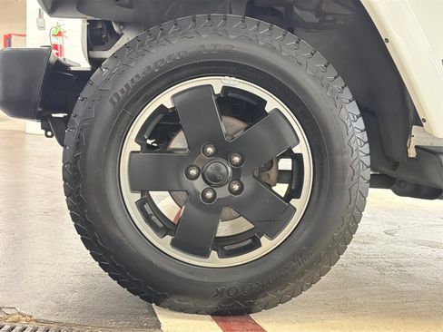 Used 2012 Jeep Wrangler Altitude AWD/4WD image 13