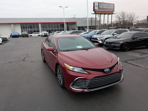 Certified 2022 Toyota Camry XLE image 2