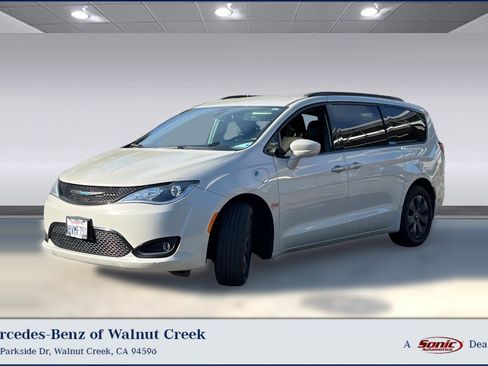 Used 2020 Chrysler Pacifica Touring-L w/ S Appearance Package image 1