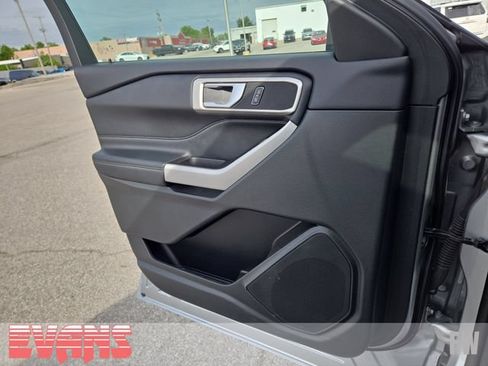 Used 2023 Ford Explorer XLT w/ Equipment Group 202A AWD/4WD image 18