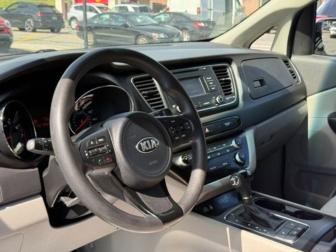 Used 2016 Kia Sedona LX w/ LX Convenience Package FWD image 21