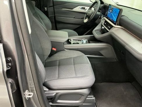 Used 2026 Ford Explorer Active AWD/4WD image 21