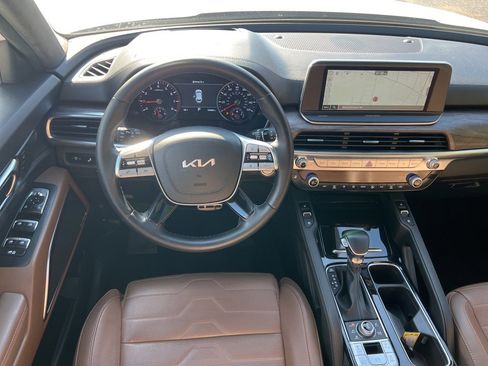 Certified 2022 Kia Telluride SX w/ SX Prestige Package image 22