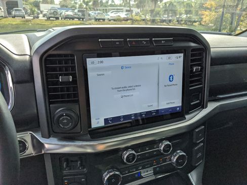 Used 2022 Ford F150 Lariat w/ Trailer Tow Package image 26