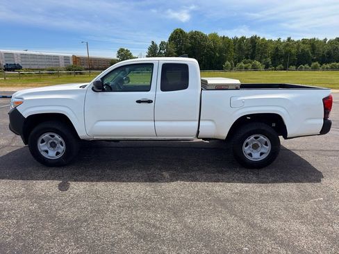 Used 2022 Toyota Tacoma SR AWD/4WD image 12