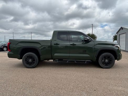 Used 2022 Toyota Tundra SR5 w/ SR5 Convenience Package image 4