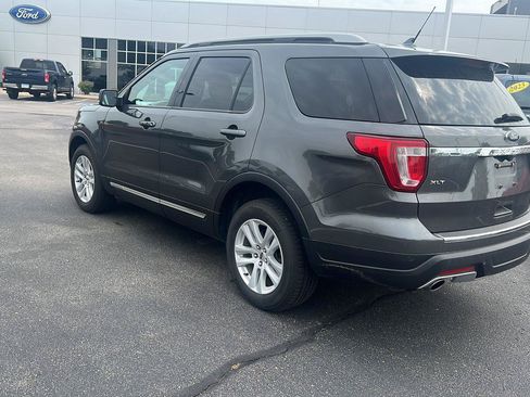 Used 2018 Ford Explorer XLT w/ Equipment Group 202A AWD/4WD image 8