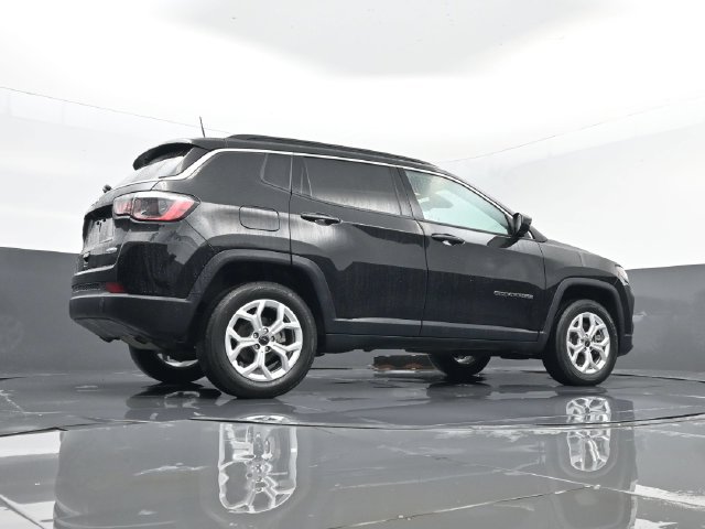 Used 2025 Jeep Compass Latitude AWD/4WD image 25