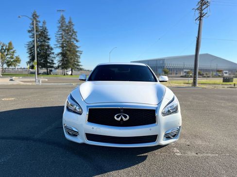 Used 2015 INFINITI Q70 3.7 image 2