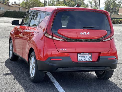 Used 2022 Kia Soul LX w/ Technology Package image 3